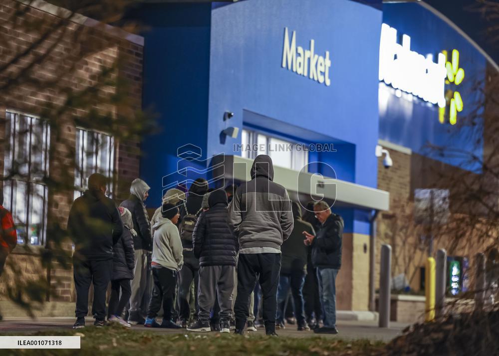 Xinhua Headlines: Inflation clouds U.S. holiday shopping season