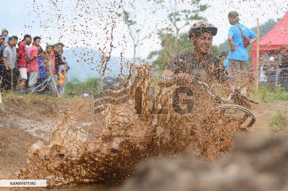 (SP)INDONESIA-SOUTH SULAWESI-MOTORBIKE-PADDY RACE