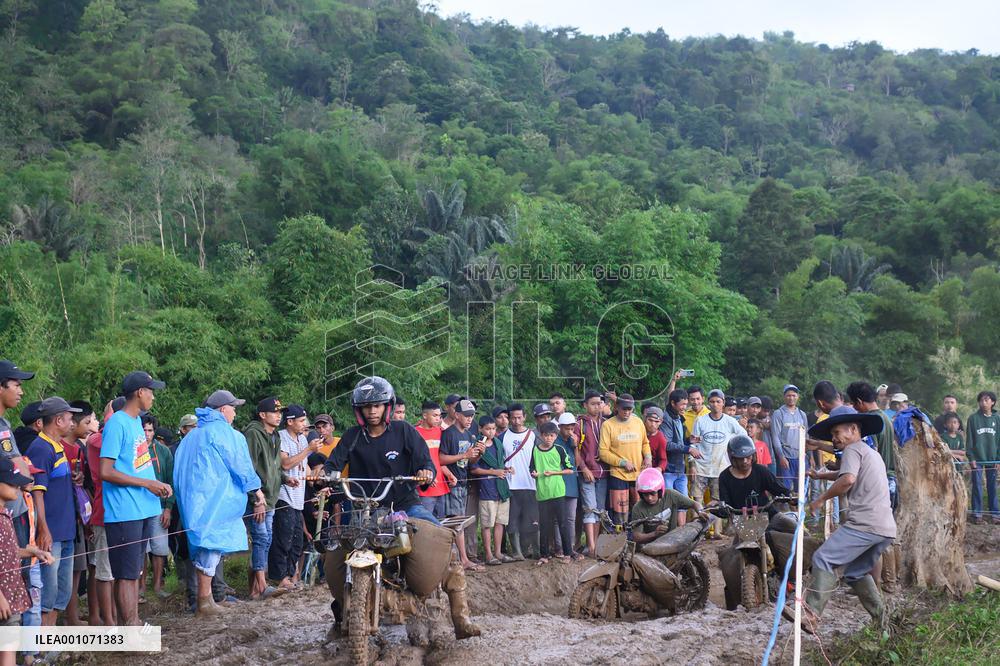 (SP)INDONESIA-SOUTH SULAWESI-MOTORBIKE-PADDY RACE