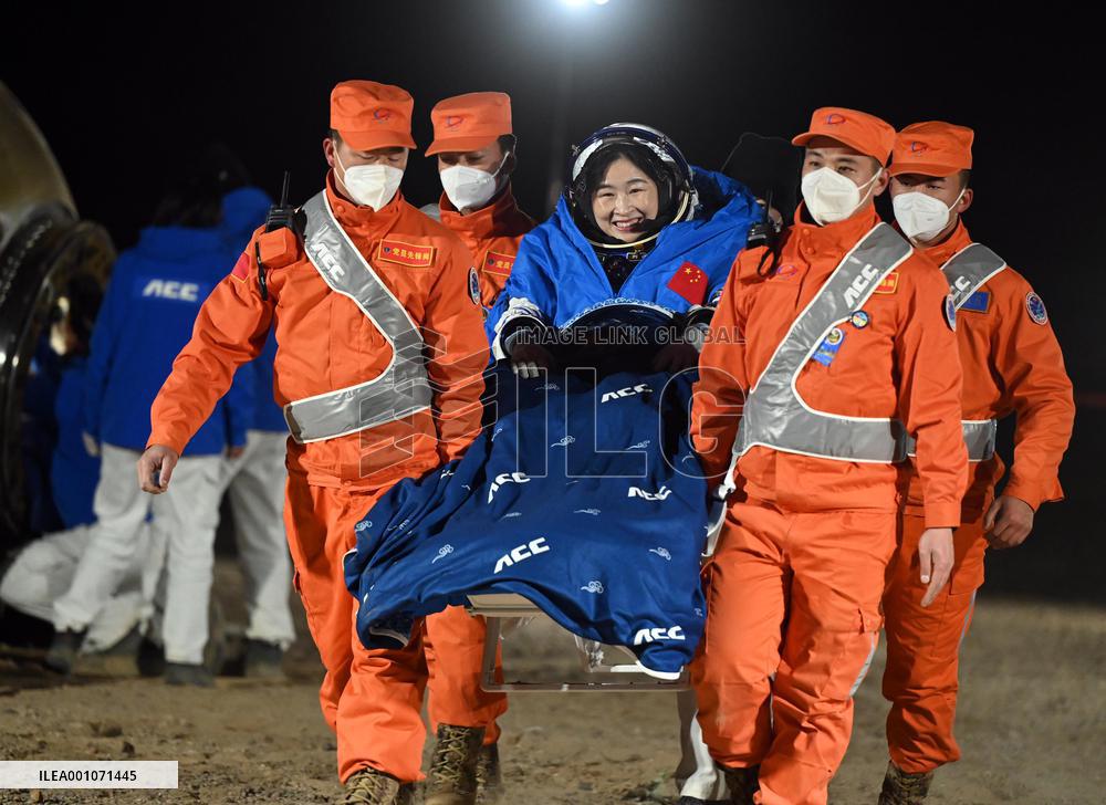 (EyesonSci)CHINA-SHENZHOU-14-RETURN (CN)