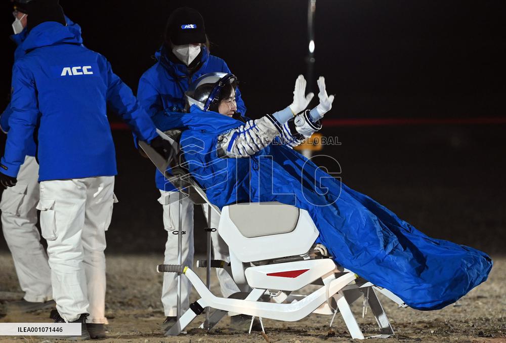 (EyesonSci)CHINA-SHENZHOU-14-RETURN (CN)