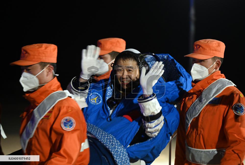 (EyesonSci)CHINA-SHENZHOU-14-RETURN (CN)