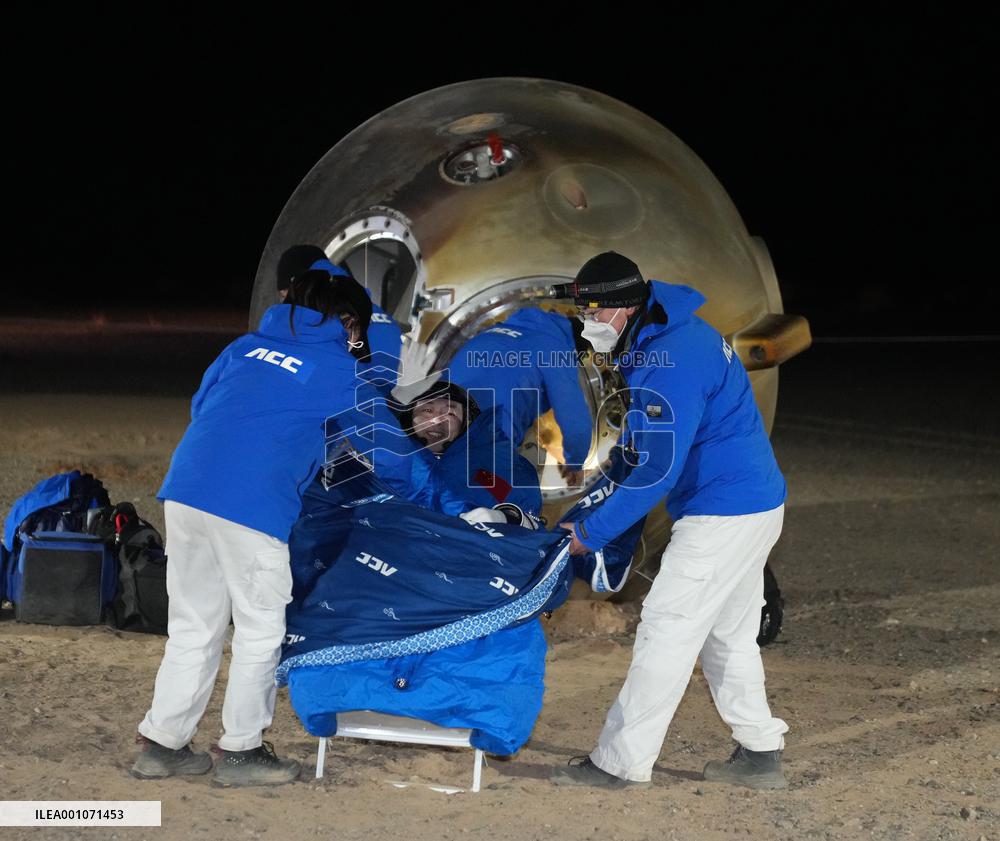 (EyesonSci)CHINA-SHENZHOU-14-RETURN (CN)