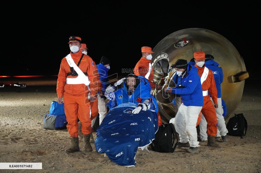(EyesonSci)CHINA-SHENZHOU-14-RETURN (CN)