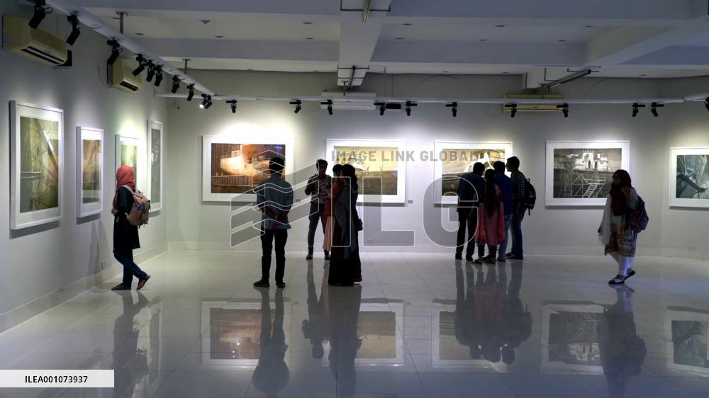 Young Bangladeshi artist showcases magnificent Chinese woodcut art