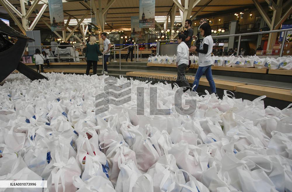 CANADA-VANCOUVER-HOLIDAY HAMPER DRIVE-FOOD DONATION