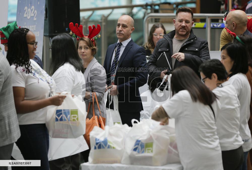 CANADA-VANCOUVER-HOLIDAY HAMPER DRIVE-FOOD DONATION