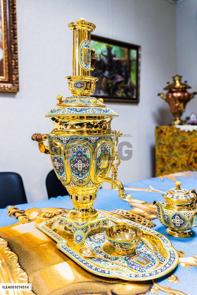 RUSSIA-VLADIVOSTOK-EXQUISITE SAMOVAR