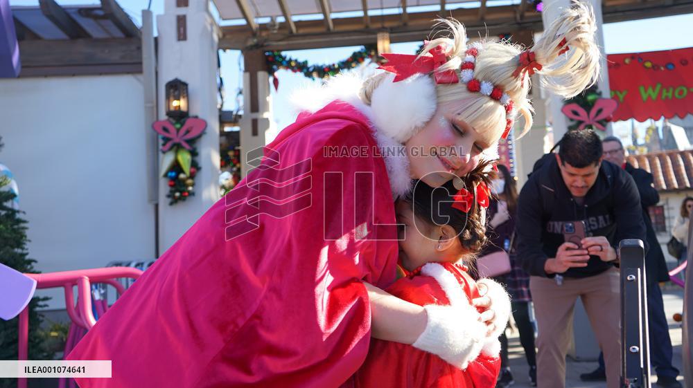 U.S.-LOS ANGELES-UNIVERSAL STUDIOS HOLLYWOOD-HOLIDAY FESTIVITIES