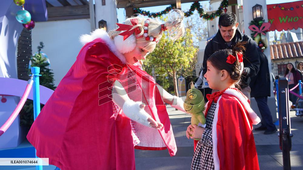 U.S.-LOS ANGELES-UNIVERSAL STUDIOS HOLLYWOOD-HOLIDAY FESTIVITIES