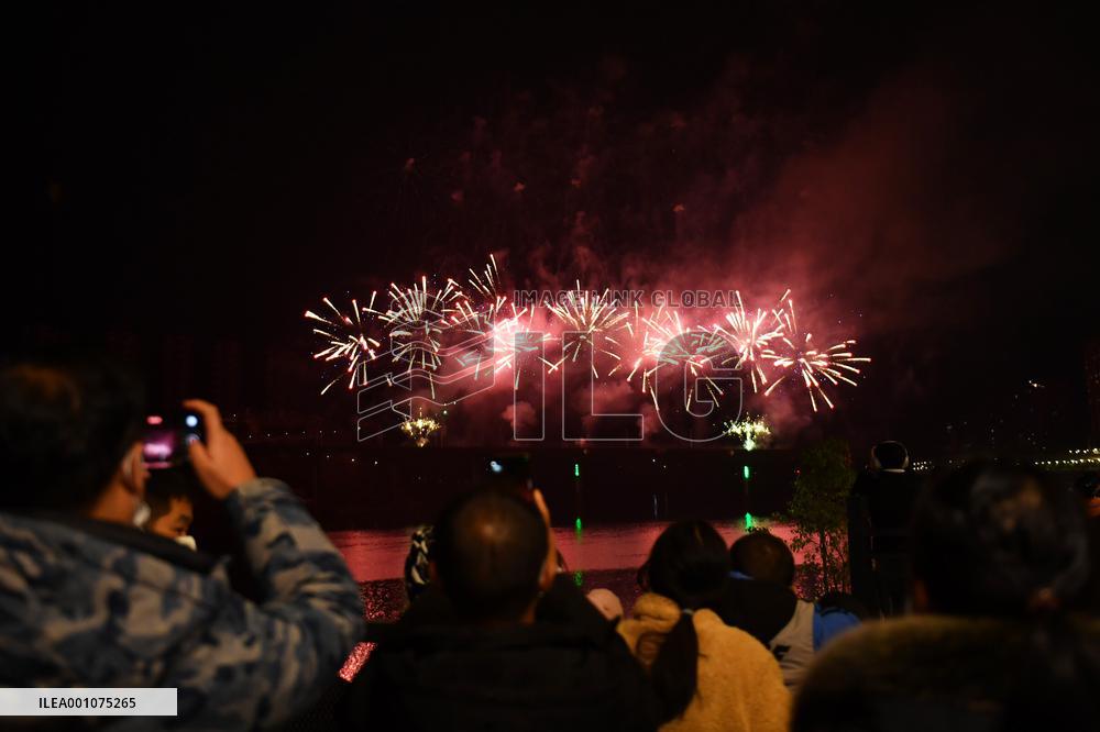 CHINA-HUNAN-HONGJIANG ANCIENT TOWN-NIGHT ECONOMY (CN)