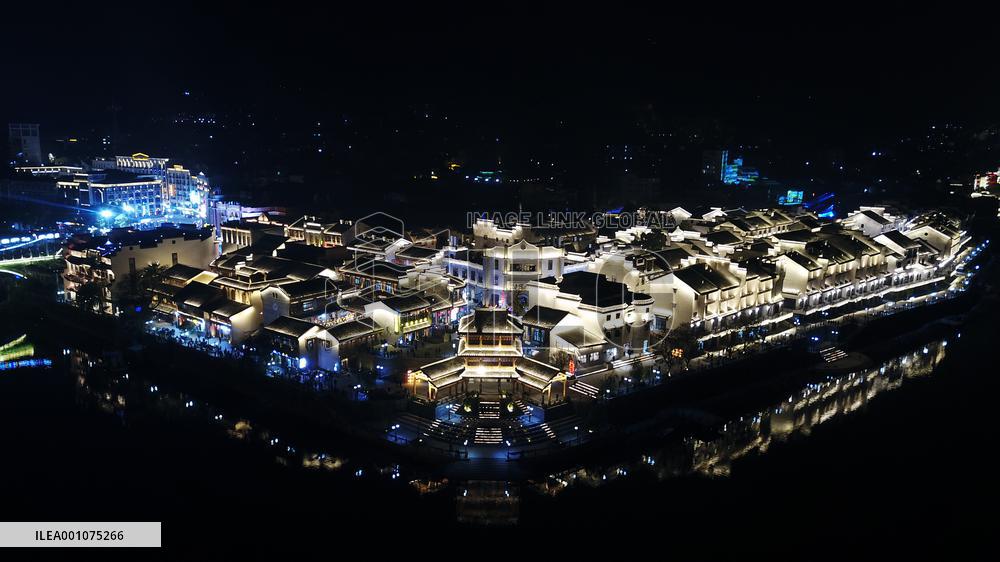 CHINA-HUNAN-HONGJIANG ANCIENT TOWN-NIGHT ECONOMY (CN)