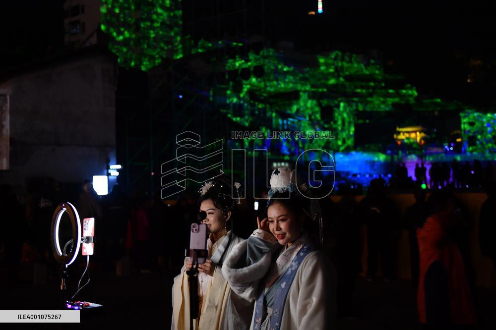 CHINA-HUNAN-HONGJIANG ANCIENT TOWN-NIGHT ECONOMY (CN)