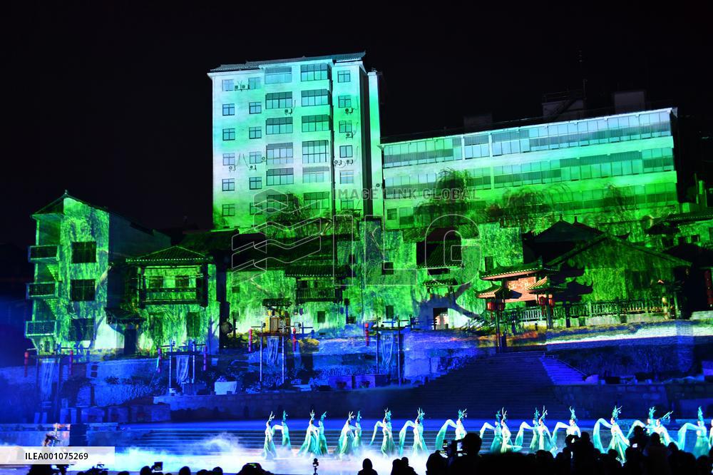 CHINA-HUNAN-HONGJIANG ANCIENT TOWN-NIGHT ECONOMY (CN)