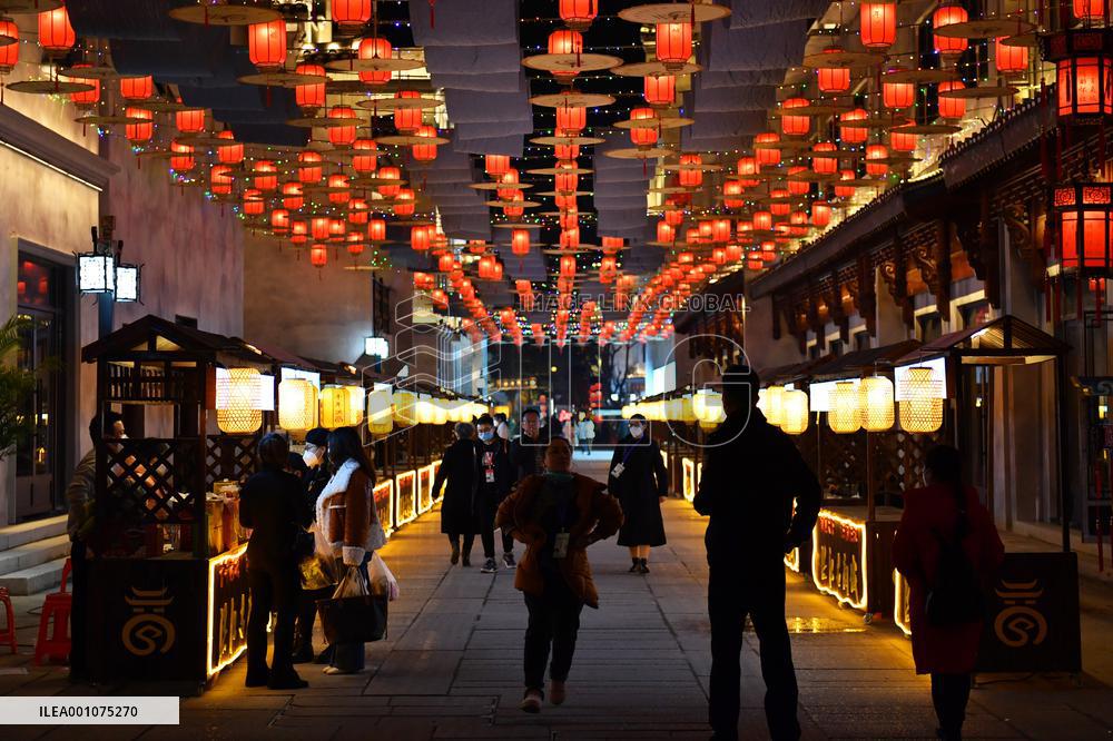 CHINA-HUNAN-HONGJIANG ANCIENT TOWN-NIGHT ECONOMY (CN)