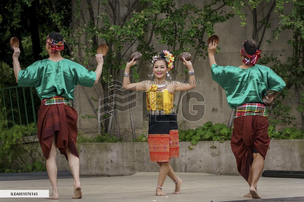 Dances from Thailand in Chile