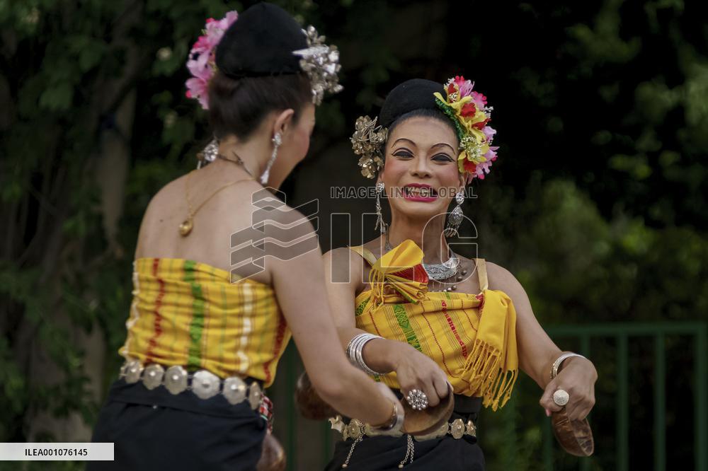 Dances from Thailand in Chile