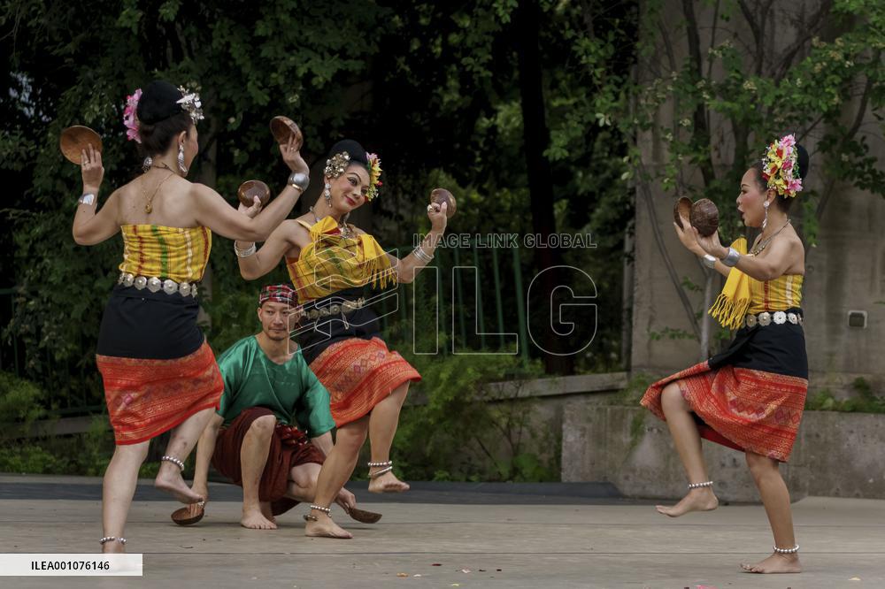 Dances from Thailand in Chile