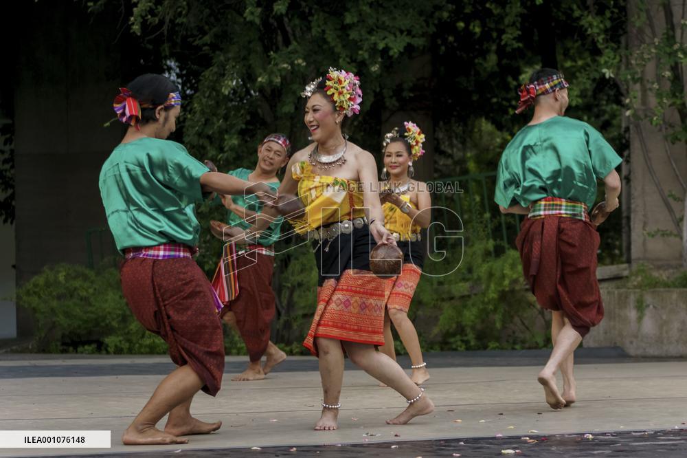Dances from Thailand in Chile