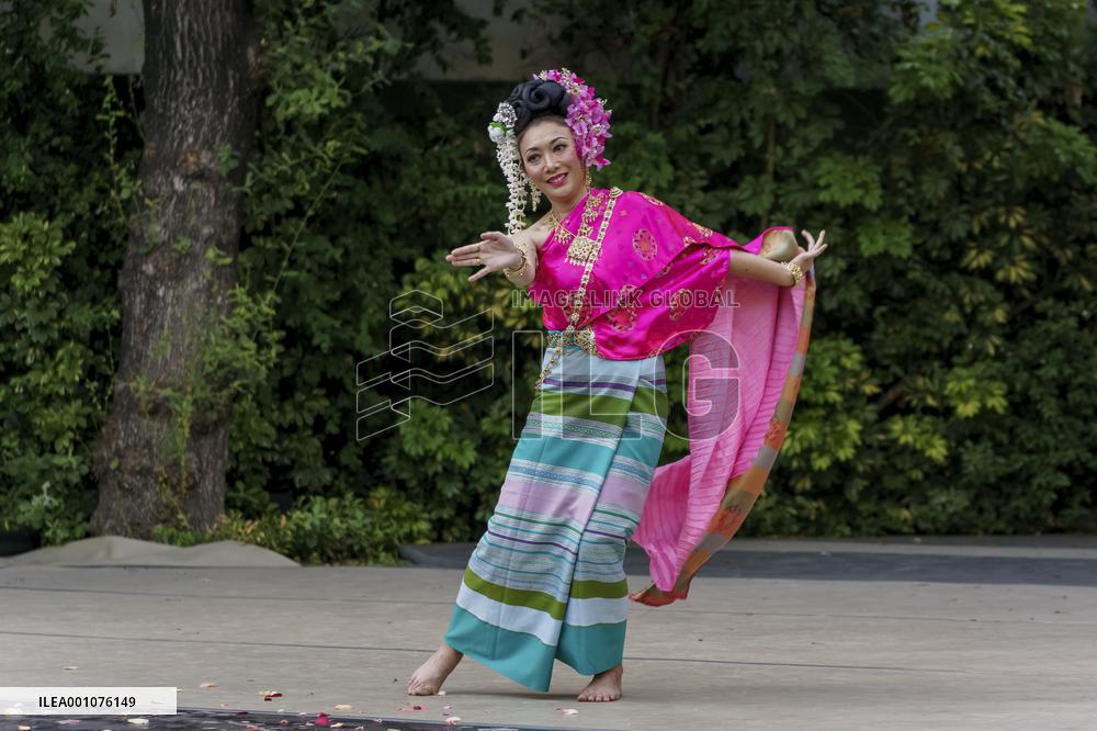 Dances from Thailand in Chile