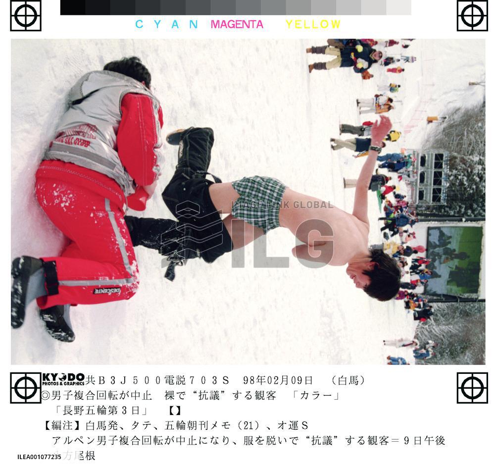 Fan's pants-off protest against cacellation