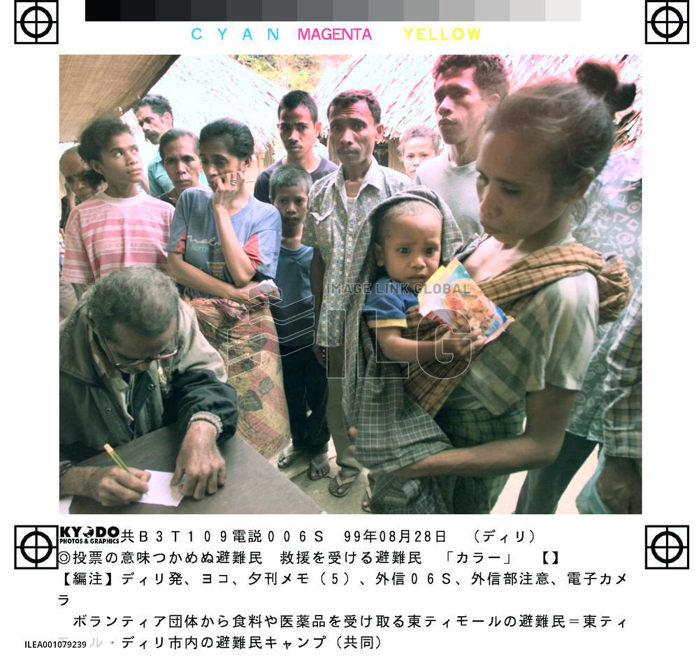 Refugees receiving food, medical supplies in E. Timor