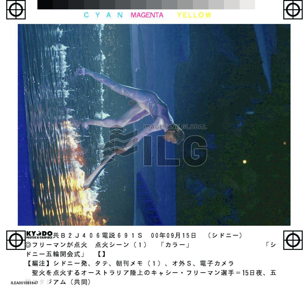 Aborigine running heroine Freeman lights the Olympic flame