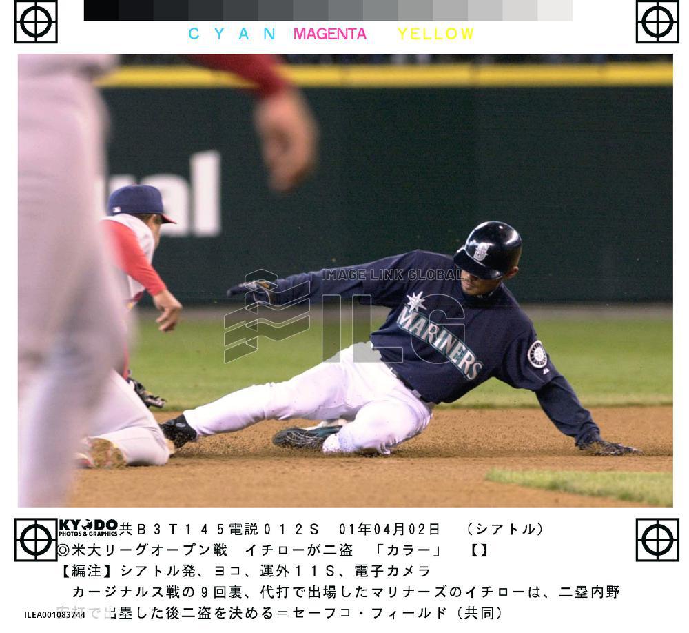 Ichiro steals second in game against Cardinals