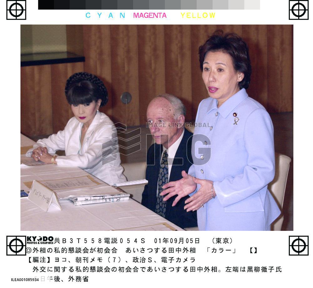 Tanaka meets advisory panel members on foreign policy