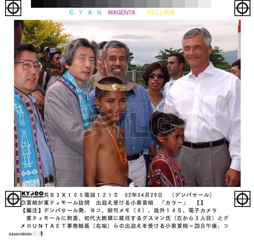 Koizumi meets with E. Timorese leaders