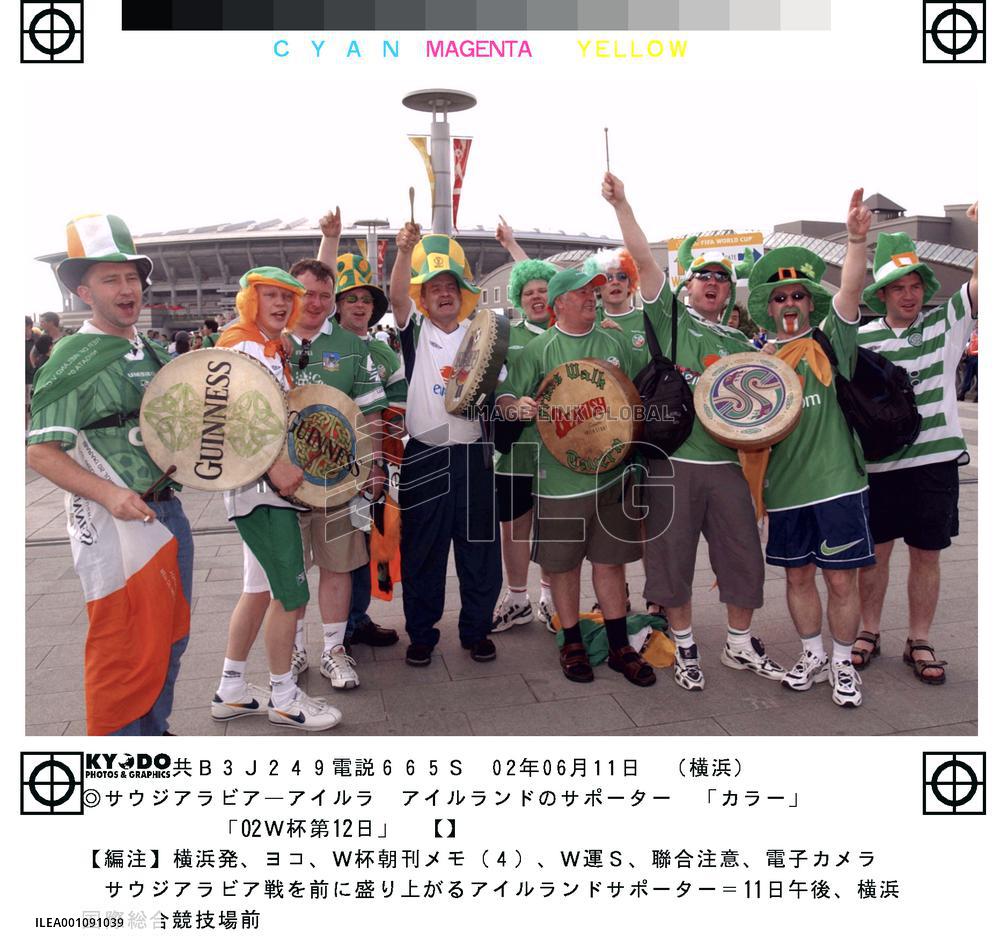 (2)Supporters in Yokohama