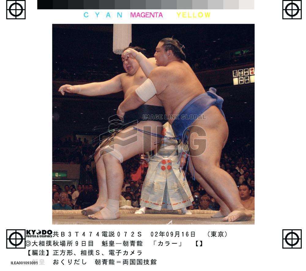 Ozeki Asashoryu thrown for 1st loss at autumn sumo
