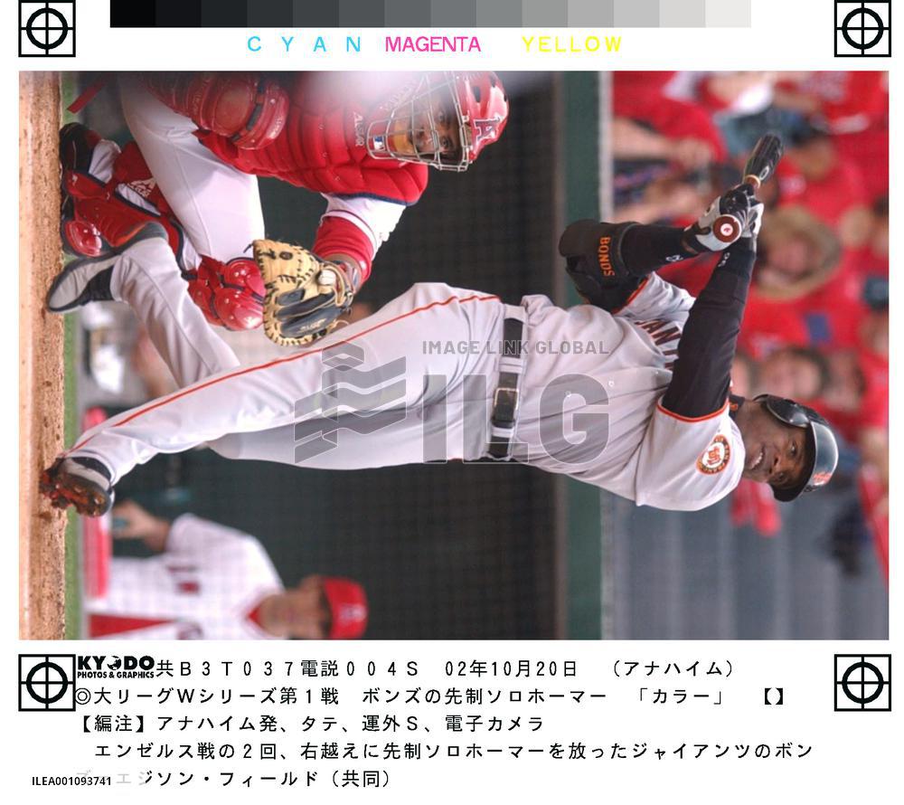 Bonds hits solo homer