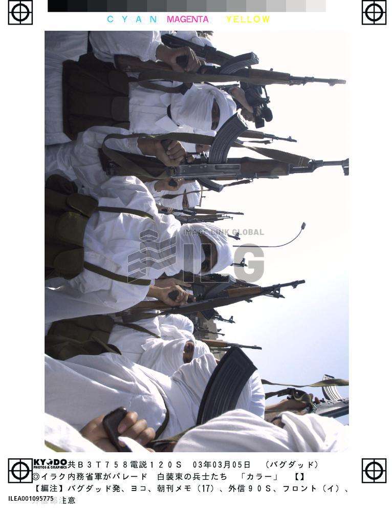 (1)Iraqi soldiers parade in show of force