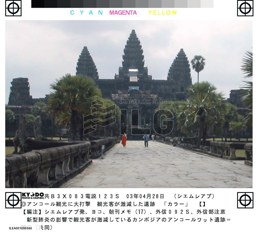 Tourist visits to Angkor Wat fall sharply over SARS fears