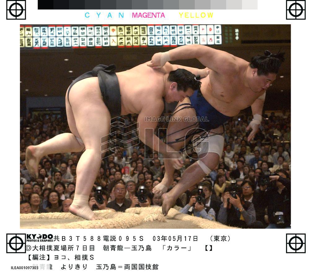 Asashoryu continues impressive run at summer sumo