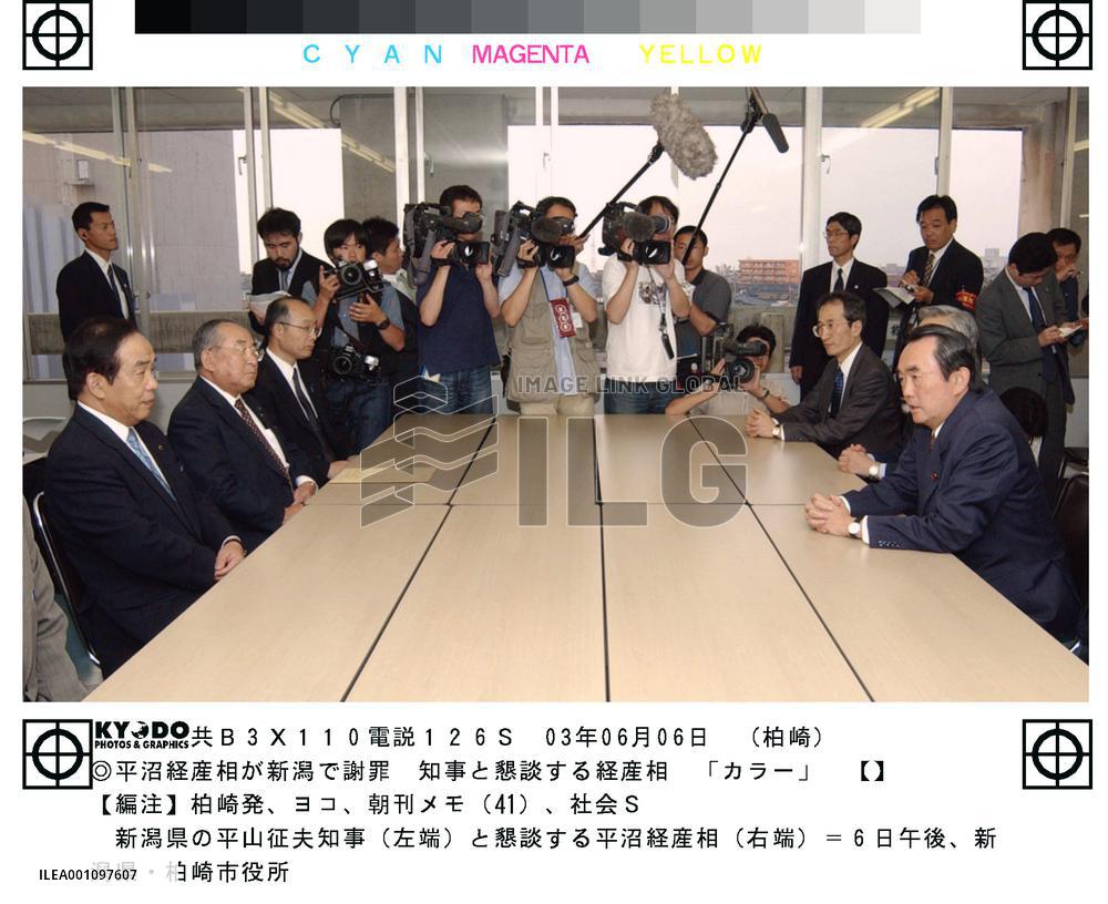 Hiranuma visits Niigata to apologize for TEPCO scandal