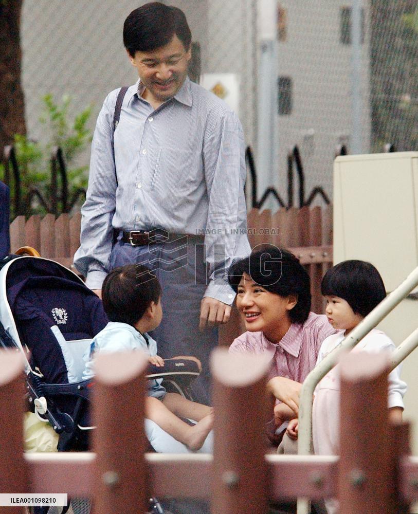 (2)Princess Aiko plays at Tokyo park