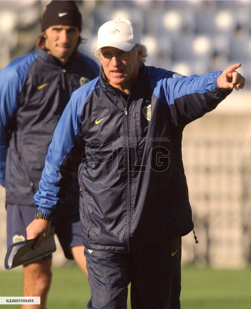 (2)Boca Juniors tune up for Toyota Cup match