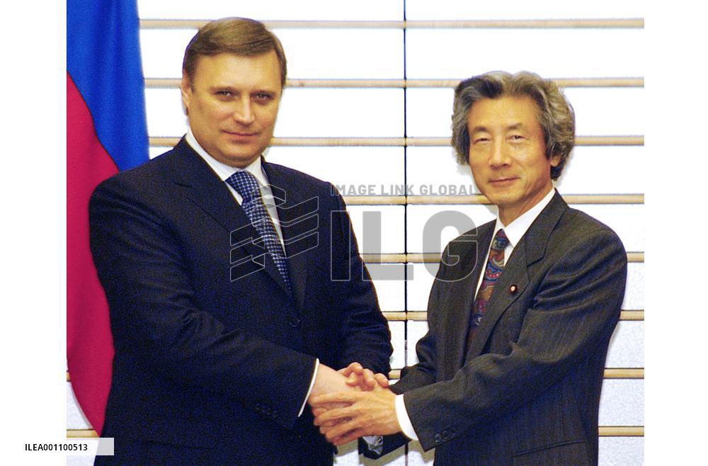 Kasyanov meets Koizumi