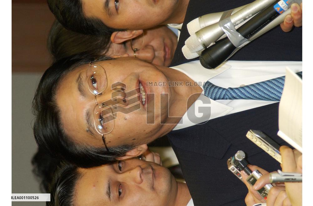 (2)Two ministers agree to split up Japan Highway