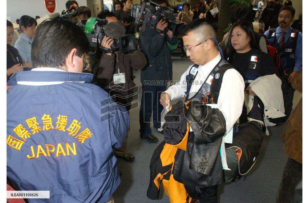 (1)Japan sends rescue teams to quake-hit Iran