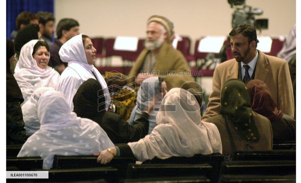 (1)Afghan voting marred by boycott