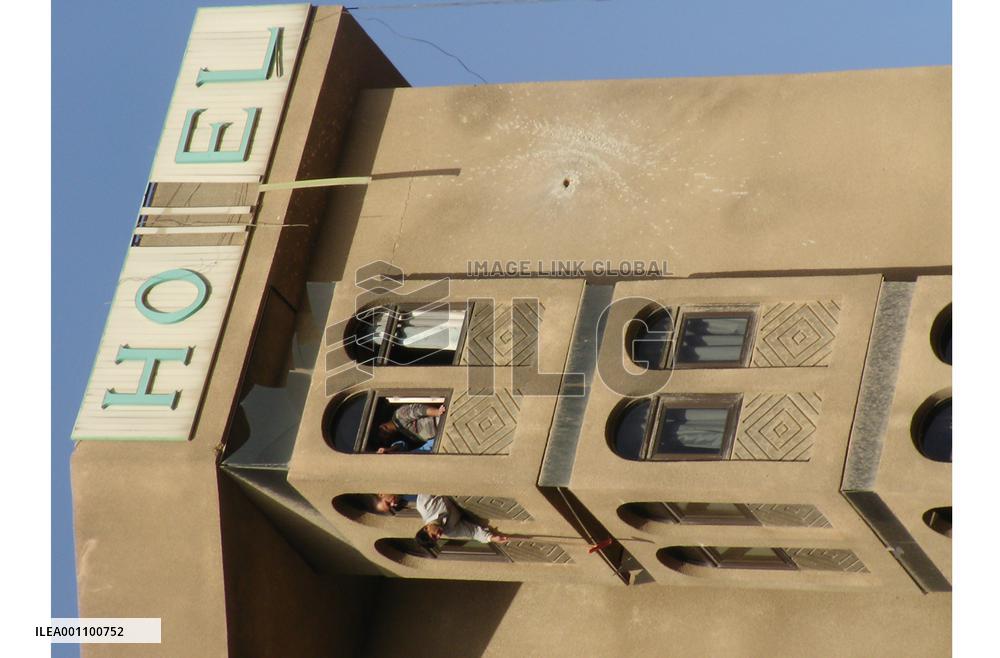 Iraqi hotel accommodating U.S. workers hit by rocket bombs