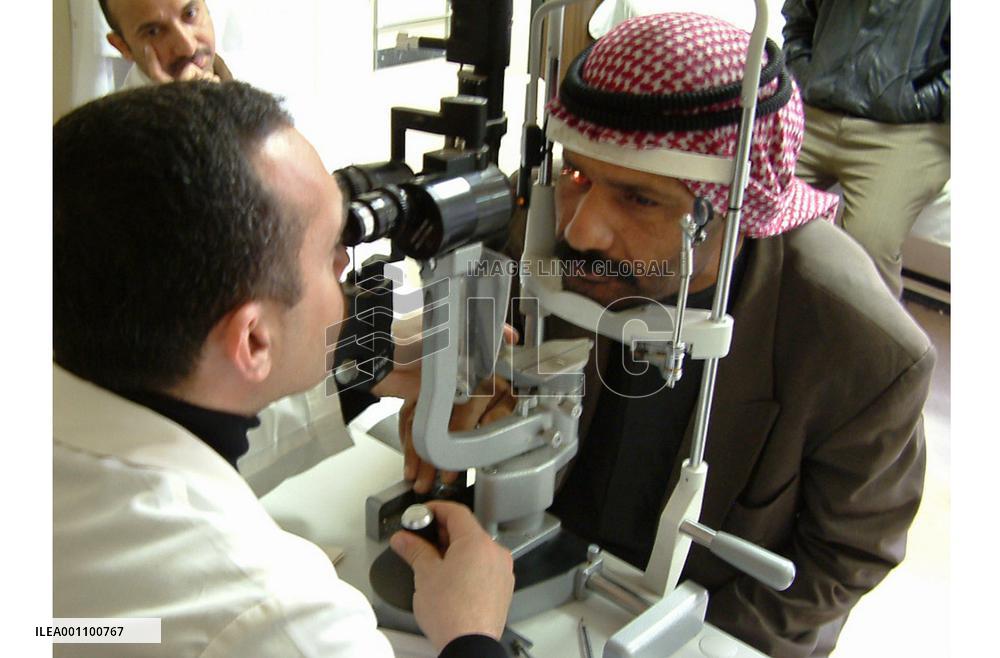 (1)Iraqis seek Japan's help with hospital