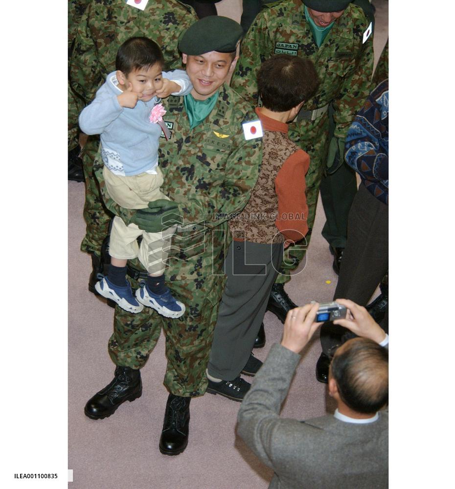 (2)Japan's GSDF advance team leaves for Iraq