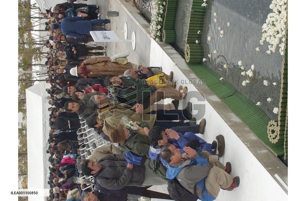 (3)Locals remember Kobe quake victims on 9th anniversary