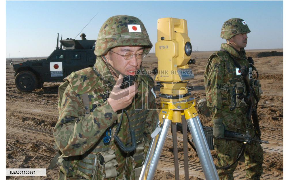 (1)Japanese GSDF members in Samawah, Iraq
