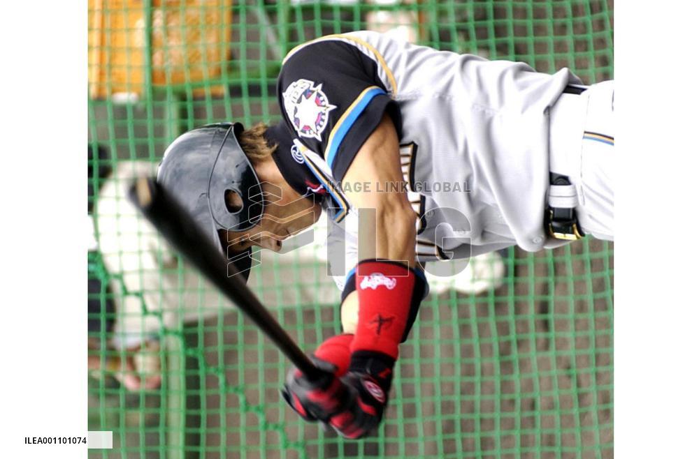 (2)Shinjo at spring training in Okinawa