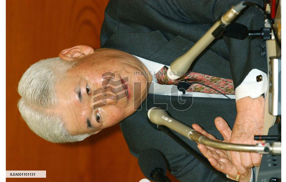 U.S. twin deficits behind dollar's weakness: BOJ's Fukui